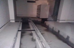 凤阳广场高压机房电缆沟做防潮（还在漏水）