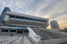 洪山体育中心综合馆屋面防水维修